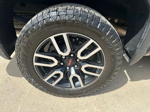 Used 2024 GMC Sierra 1500 AT4 w/ Technology Package AWD/4WD image 32