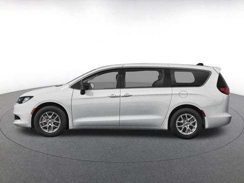 Used 2023 Chrysler Voyager LX FWD image 3