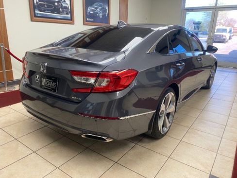 Used 2018 Honda Accord Touring image 7