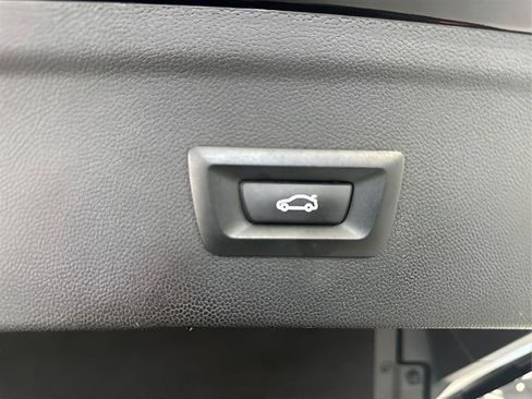 Used 2024 BMW iX xDrive50 w/ Premium Package AWD/4WD image 21
