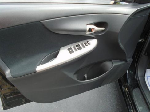 Used 2013 Toyota Corolla S w/ Premium Pkg FWD image 22