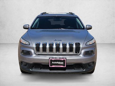 Used 2018 Jeep Cherokee Latitude w/ Cold Weather Group image 2