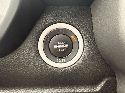 Used 2022 RAM 1500 Big Horn AWD/4WD image 17