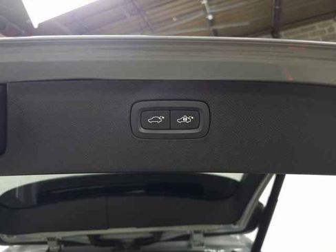 Certified 2025 Volvo XC90 B6 Plus image 10