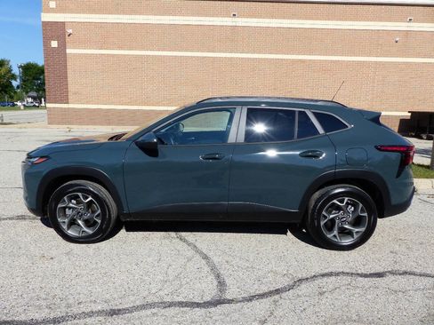 Used 2026 Chevrolet Trax LT w/ Driver Confidence Package FWD image 4