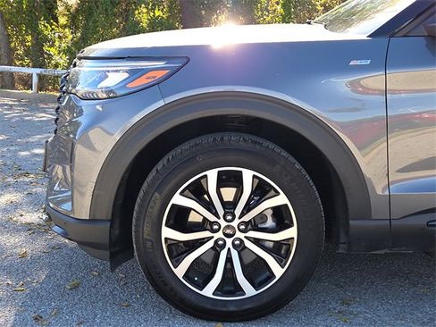 Certified 2025 Ford Explorer ST-Line image 5