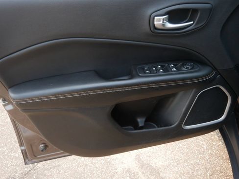 Used 2018 Jeep Compass Latitude w/ Popular Equipment Group AWD/4WD image 11