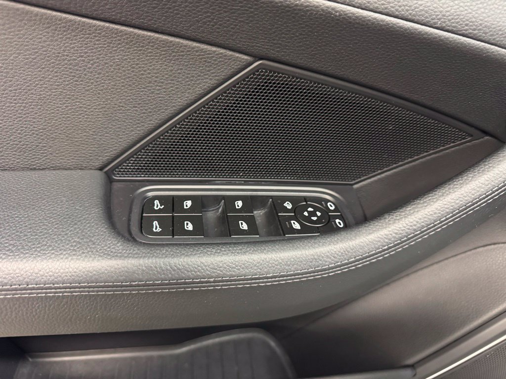 Used 2023 Porsche Panamera 4 Platinum Edition AWD/4WD image 9