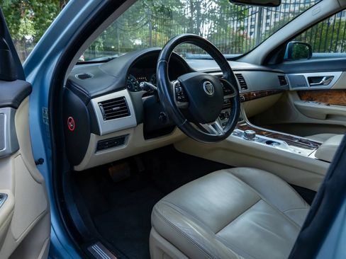 Used 2013 Jaguar XF RWD image 10