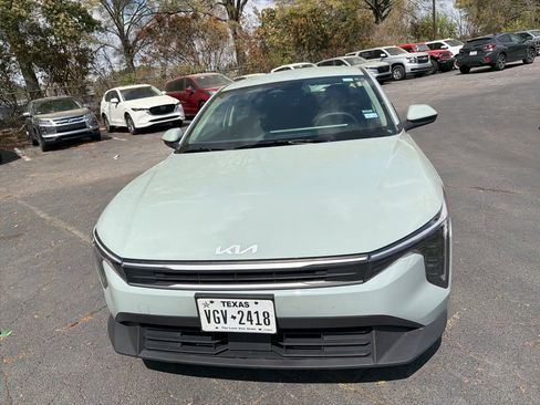 Used 2025 Kia K4 LXS image 2