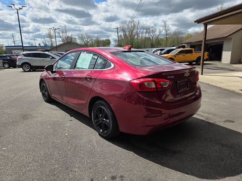Used 2018 Chevrolet Cruze LT w/ Convenience Package FWD image 4