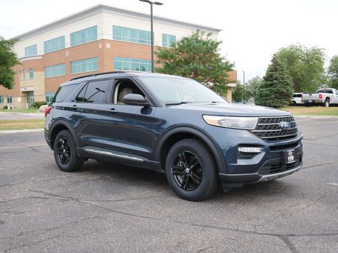Used 2022 Ford Explorer XLT w/ Equipment Group 202A AWD/4WD image 7