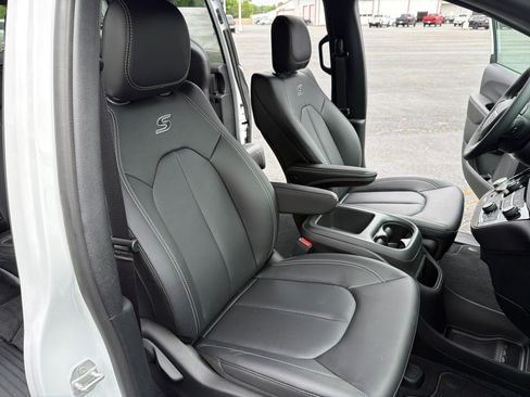 New 2026 Chrysler Pacifica Select w/ S Appearance Package FWD image 20