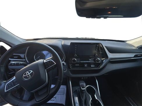 Used 2022 Toyota Highlander XLE image 20