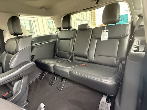 New 2025 Ford Expedition Platinum w/ Driver's Package AWD/4WD image 13