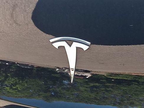Used 2022 Tesla Model Y Long Range AWD/4WD image 34