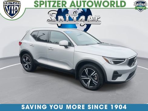Used 2023 Volvo XC40 B5 Core w/ Convenience Package AWD/4WD image 2