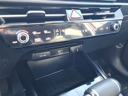 Certified 2024 Kia Niro EX image 23
