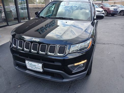 Used 2018 Jeep Compass Latitude w/ Popular Equipment Group AWD/4WD image 14
