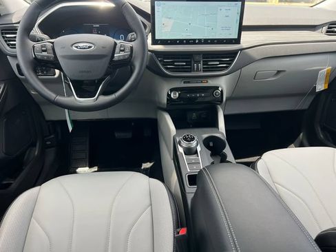 New 2025 Ford Escape SE w/ PHEV Premium Package FWD image 3