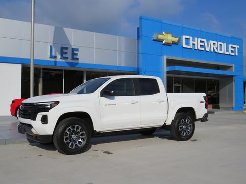 Used 2024 Chevrolet Colorado Z71 w/ Z71 Convenience Package 2 AWD/4WD image 1