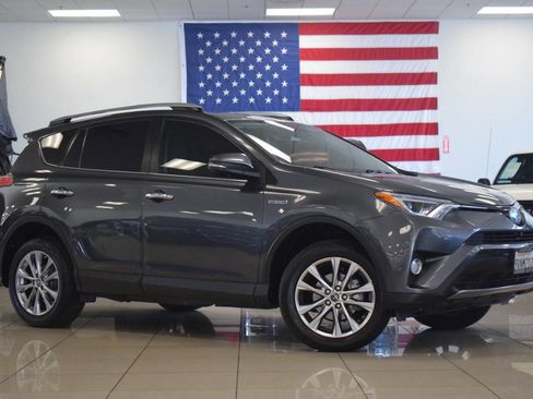 Used 2018 Toyota RAV4 Limited w/ Advanced Technology Package AWD/4WD image 2