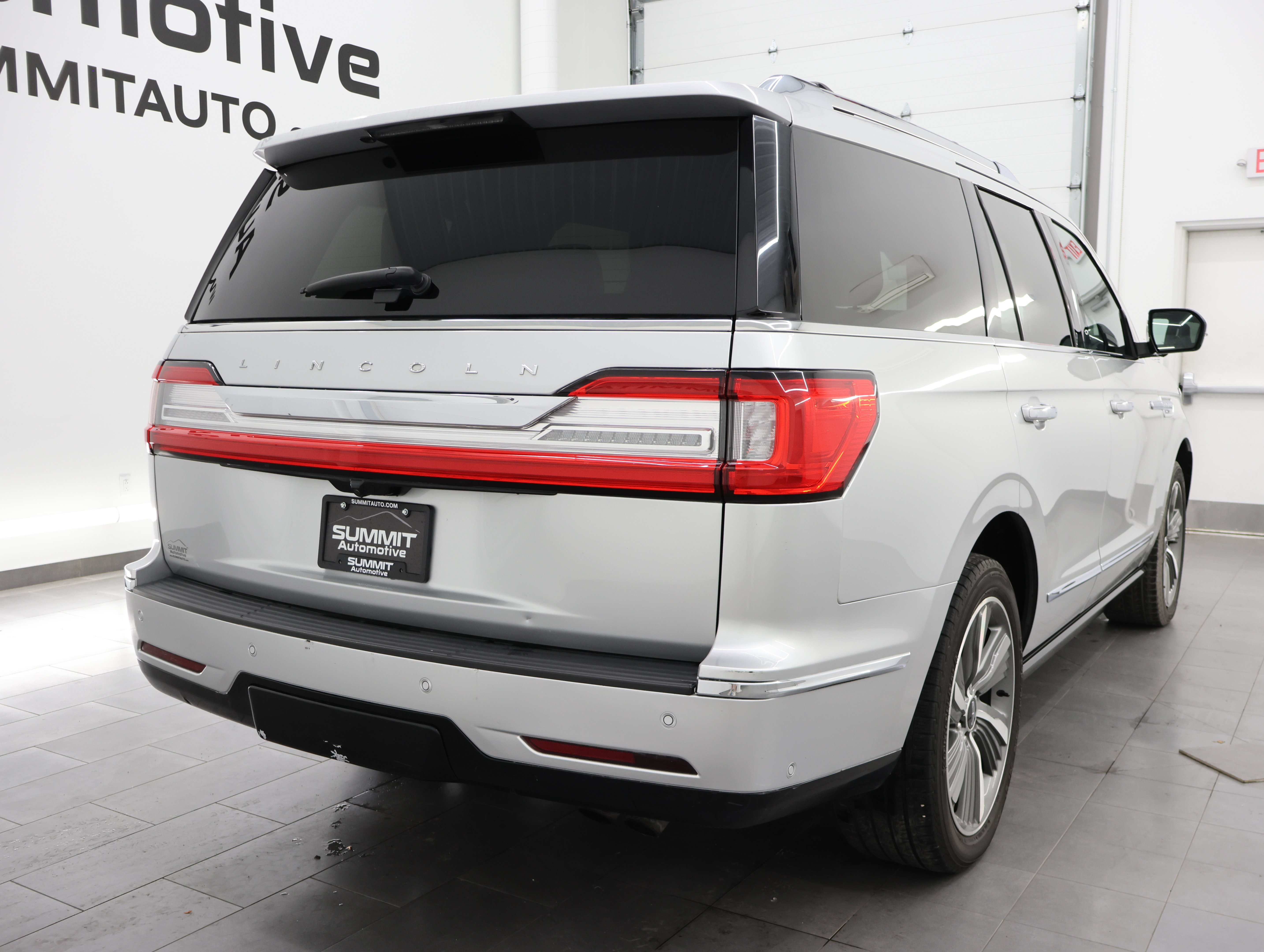 Used 2019 Lincoln Navigator Reserve w/ Cargo Package AWD/4WD image 5