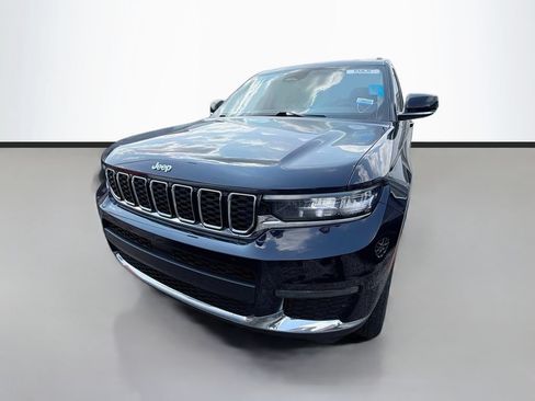 Used 2023 Jeep Grand Cherokee L Limited AWD/4WD image 2