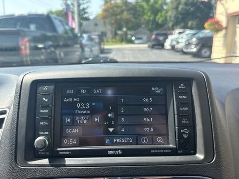 Used 2013 Chrysler Town & Country Touring-L w/ Driver Convenience Group FWD image 31