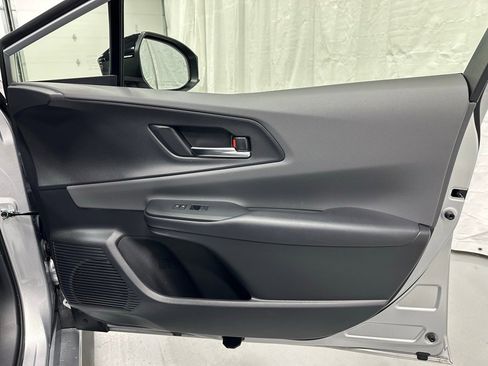 Used 2025 Toyota Prius XLE image 58