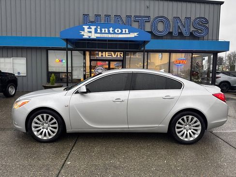 Used 2011 Buick Regal CXL image 2