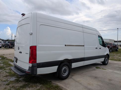 Used 2021 Mercedes-Benz Sprinter 2500 w/ Driver Convenience Package image 4