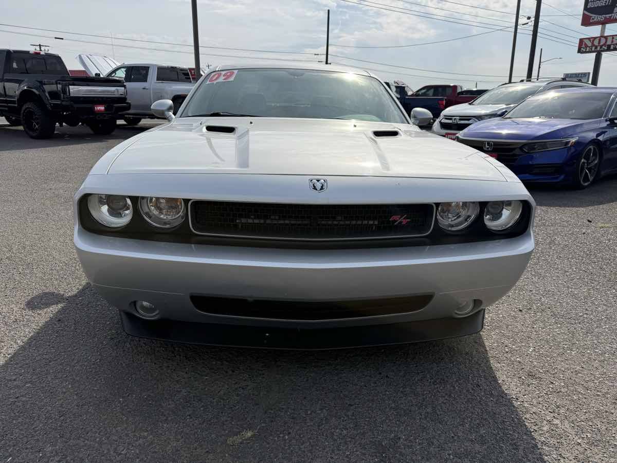 Used 2009 Dodge Challenger R/T RWD image 2