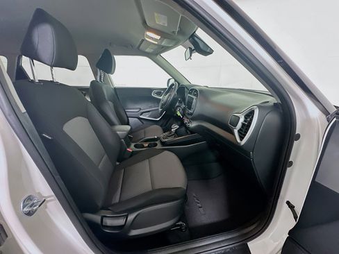 Used 2025 Kia Soul LX w/ LX Technology Package image 29