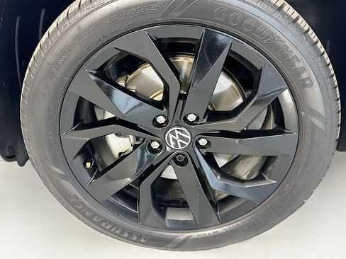 Used 2023 Volkswagen Taos SE FWD image 30
