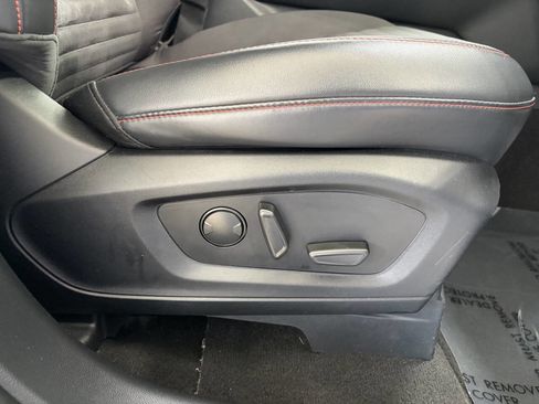 Used 2025 Ford Explorer ST-Line w/ ST-Line Street Pack image 39