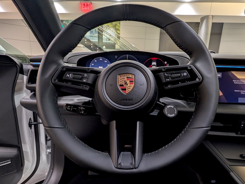 New 2026 Porsche Macan Electric RWD image 31