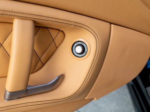 Used 2011 Ferrari California RWD image 13