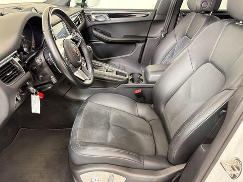 Used 2018 Porsche Macan AWD/4WD image 5