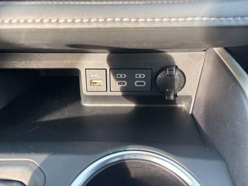 Certified 2024 Toyota Highlander XLE image 34