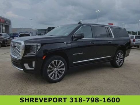 Certified 2021 GMC Yukon XL Denali w/ Denali Premium Package AWD/4WD image 4