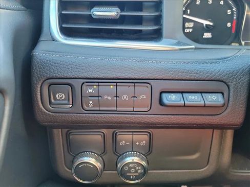 Used 2021 GMC Yukon XL Denali w/ Denali Premium Package image 22