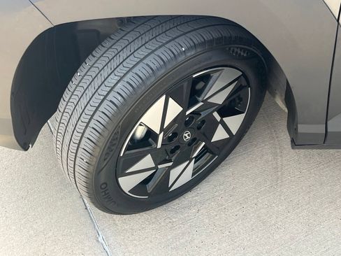 Used 2025 Hyundai Kona SEL FWD image 15