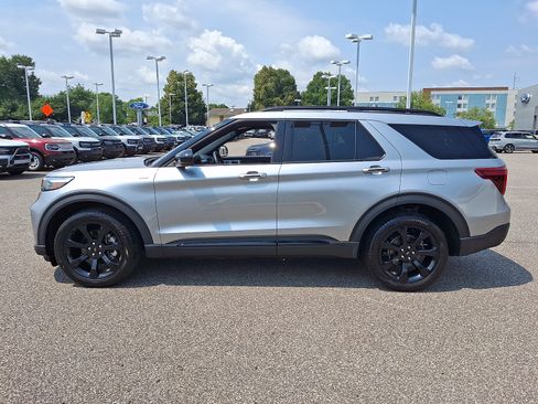 Used 2023 Ford Explorer ST-Line AWD/4WD image 6