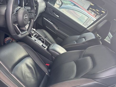 Used 2023 Nissan Pathfinder SL w/ SL Premium Package image 10