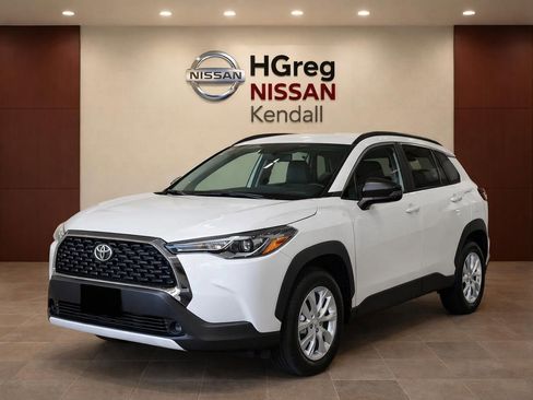 Used 2022 Toyota Corolla Cross L FWD image 3