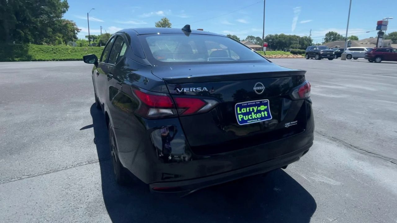 Used 2024 Nissan Versa SR FWD image 7