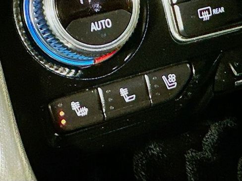 Used 2023 GMC Yukon XL Denali w/ Denali Reserve Package image 22