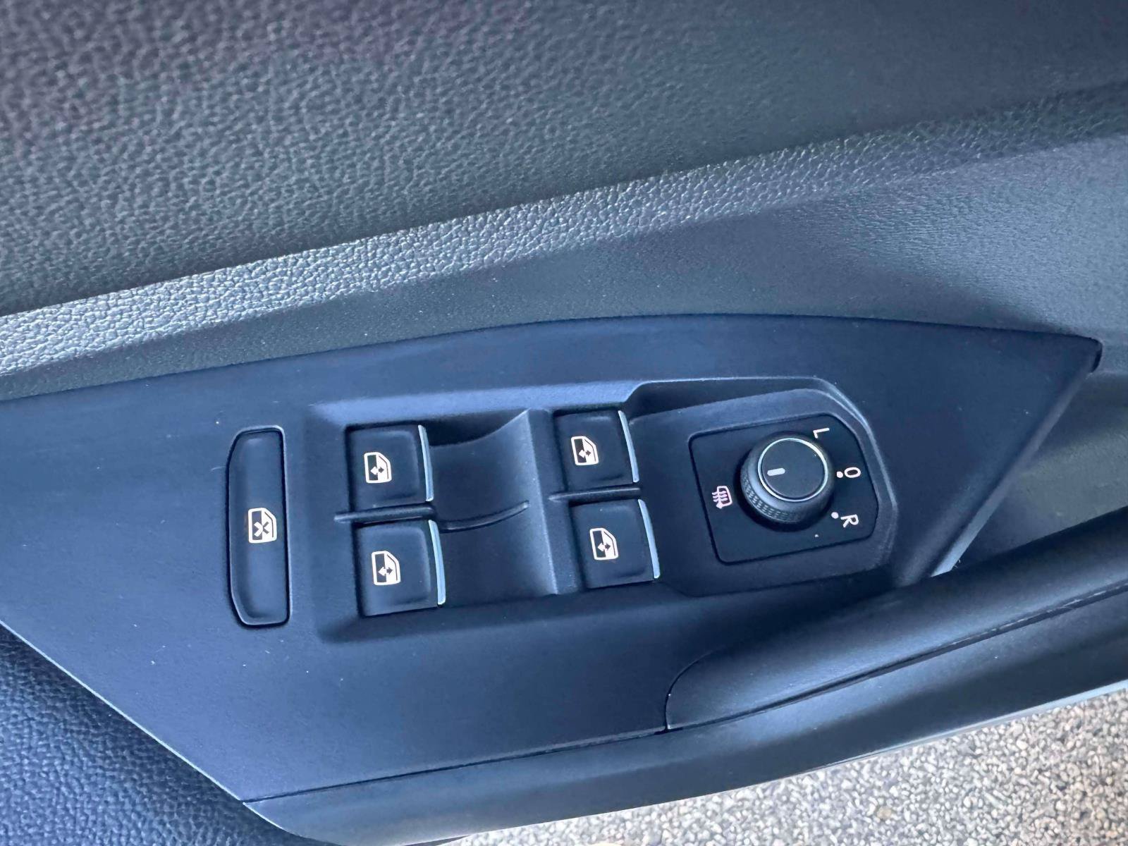 Used 2024 Volkswagen Jetta SE w/ Panoramic Sunroof Package FWD image 12