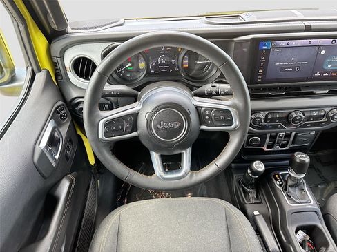 Used 2024 Jeep Wrangler Unlimited Sahara AWD/4WD image 21